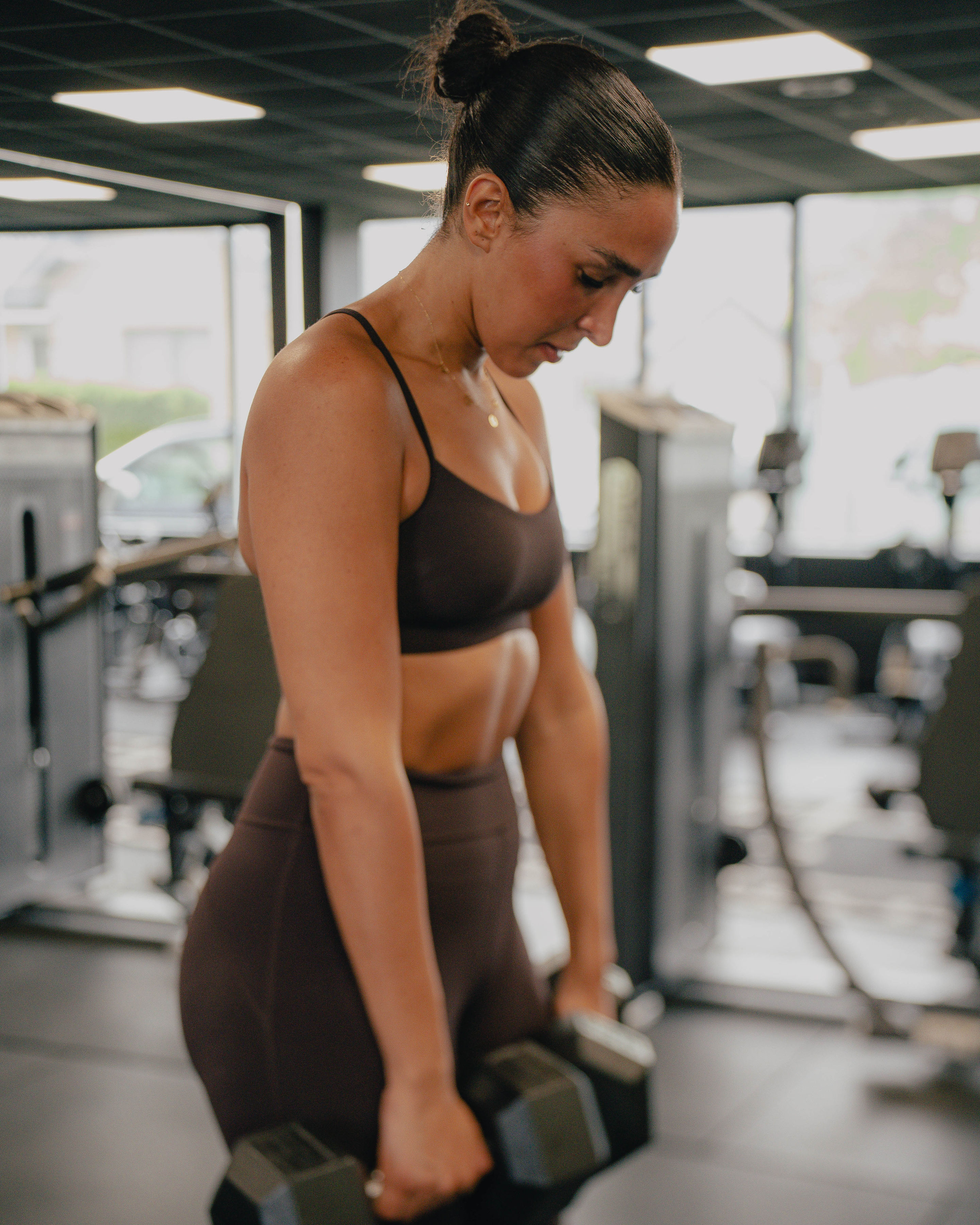Yasmine en plein deadlift
